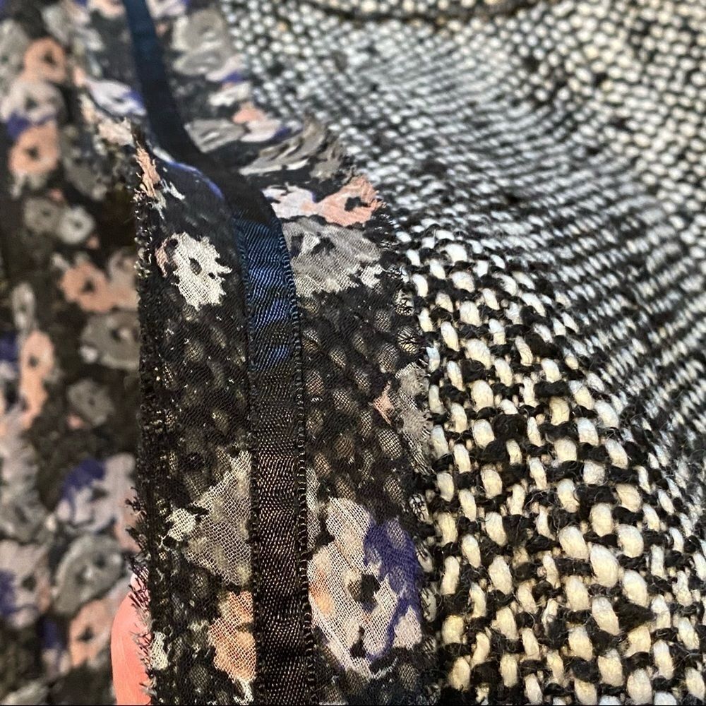 BCBG - GENERATION - EYE CATCHING WOMEN’S BLACK, WHITE & FLORAL TWEED JACKET- B16 - Picture 10 of 12